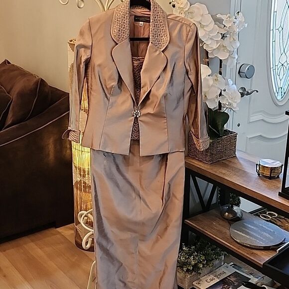 KM collection size 8P long formal dress and jacket taupe gold champagne color - Picture 16 of 16